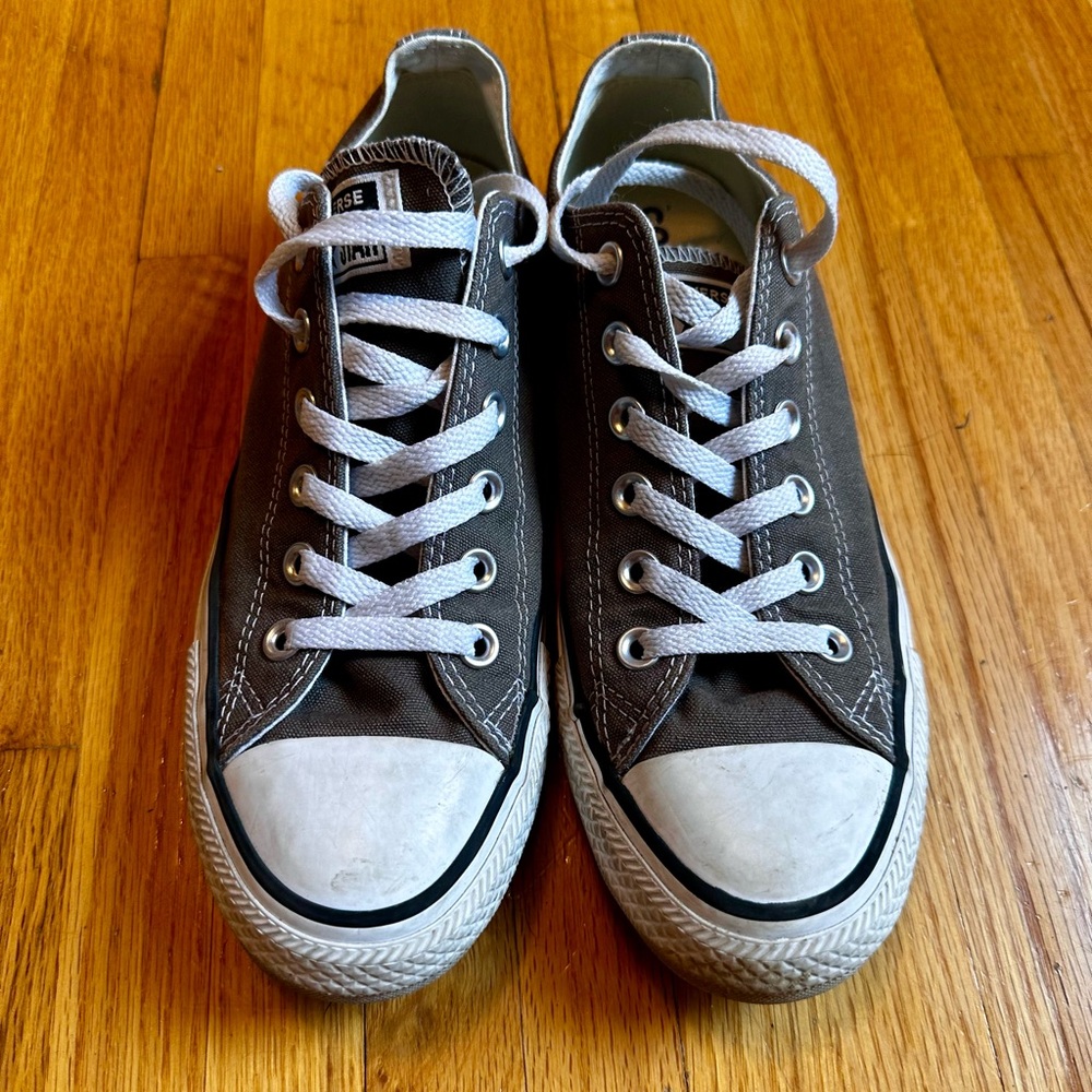 Gray Converse (men’s 6.5/women’s 8.5) EUC smoke free home